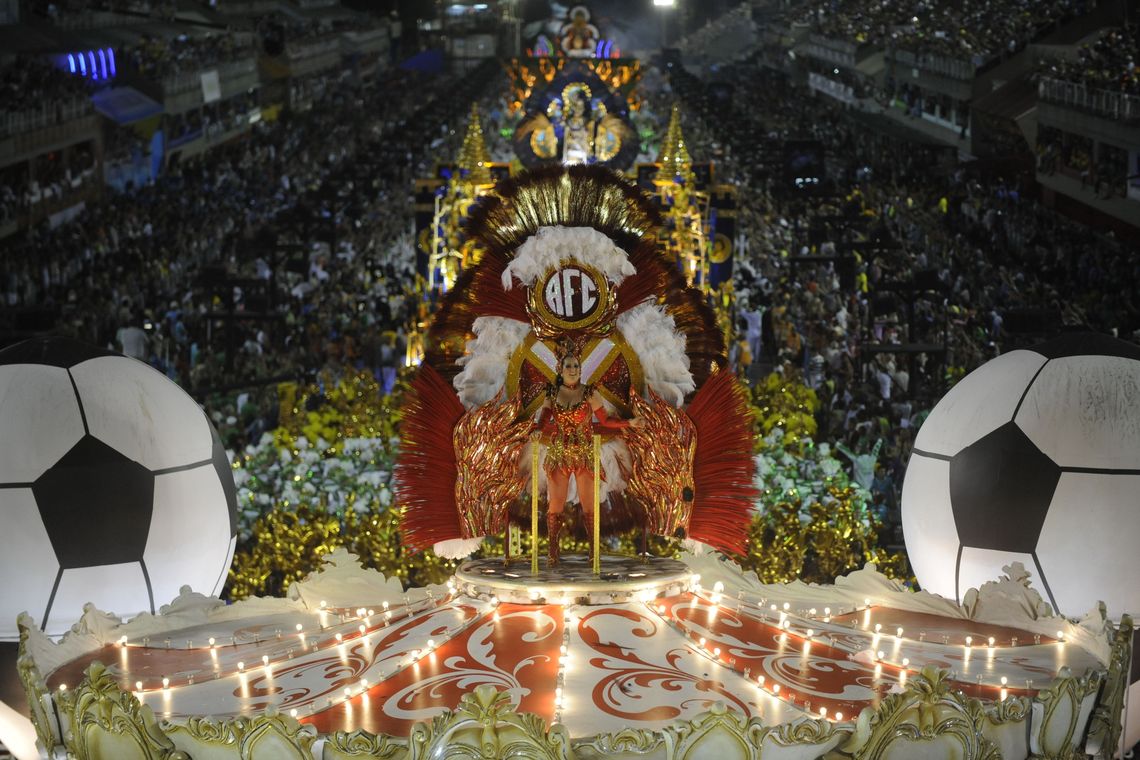 Tania Rego Rio de Janeiro - Escolas de samba do Grupo Especial se apresentam no Sambódromo da Marquês de Sapucaí, no segundo dia de desfiles (Fernando Frazão/Agência Brasil)