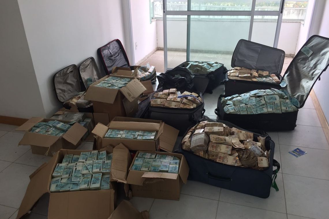 Divulgação/Polícia Federal PF acha malas com dinheiro em imóvel supostamente usado por Geddel em Salvador