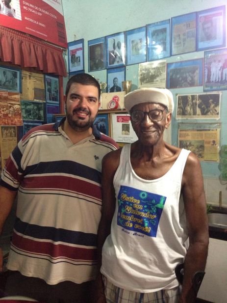 Rafael Lo Re, um dos fundadores do agrupamento GlÃ³ria ao Samba, e Djalma SabiÃ¡, primeira fonte da velha guarda de sambistas.