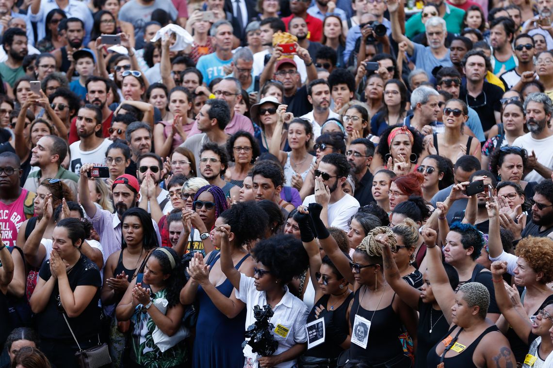 Fernando Frazão/Agência Brasil Rio de Janeiro - O corpo da vereadora Marielle Franco e do motorista Anderson Gomes chegam à Câmara Municipal, no centro do Rio, onde ocorre o velório (Fernando Frazão/Agência Brasil)