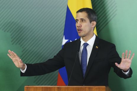 O autoproclamado presidente interino da Venezuela, Juan Guaidó, fala durante encontro com o presidente Jair Bolsonaro, no Palácio do Planalto.