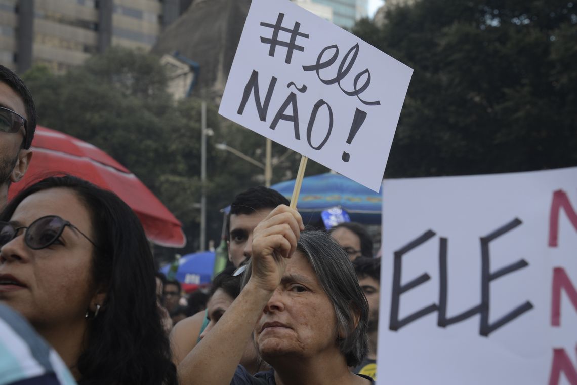 Tânia Rêgo/Agência Brasil Ato Contra o Retrocesso em Defesa da Democracia, na Cinelândia, região central do Rio de Janeiro.