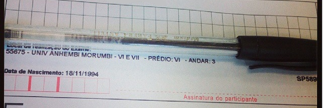 Enem instagram MEC monitora redes sociais para identificar candidatos que utilizam celular dentro dos locais de prova. Imagem alterada para ocultar o nome do candidato