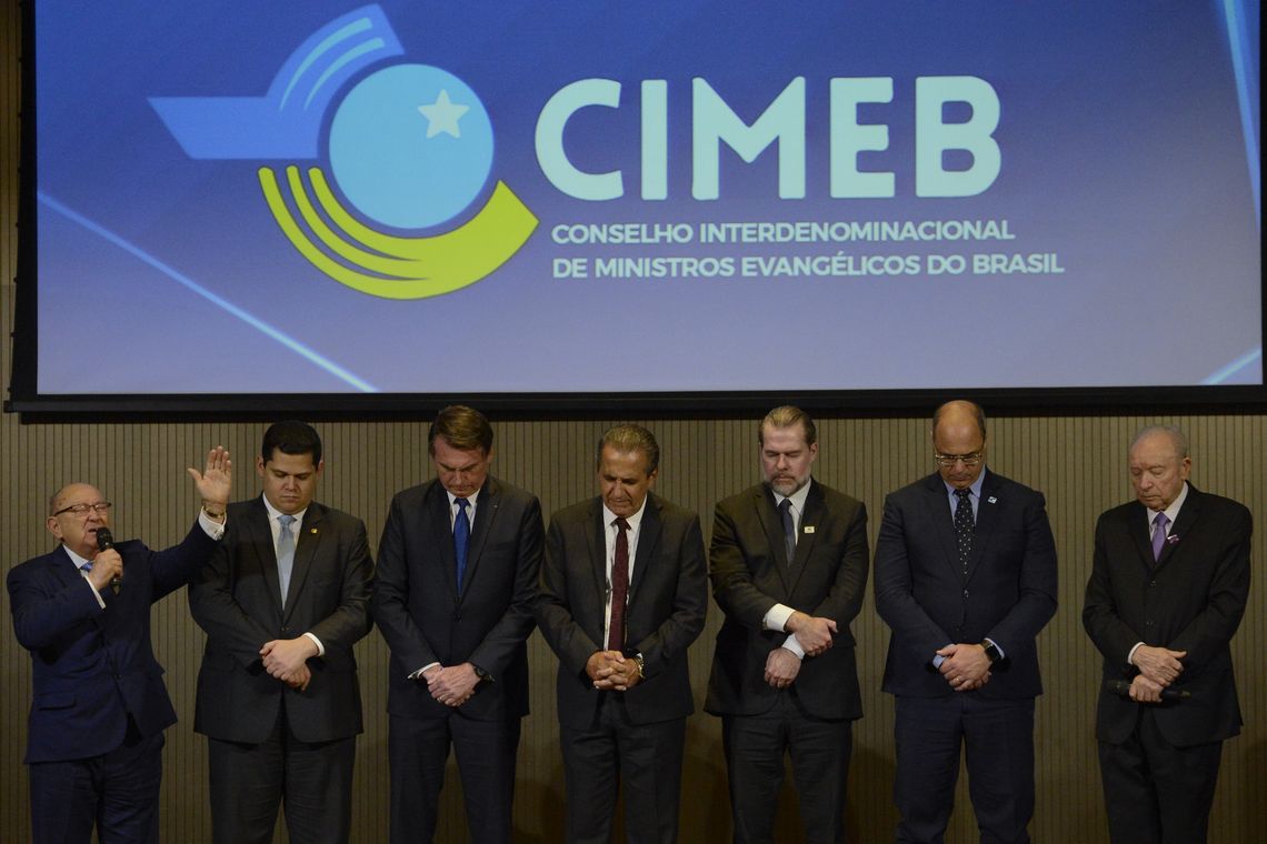Tânia Rêgo/Agência Brasil O presidente do Senado, Davi Alcolumbre, o presidente Jair Bolsonaro, o pastor Silas Malafaia, o presidente do Supremo Tribunal Federal, Dias Toffoli, e o governador do Rio, Wilson Witzel, participam do almoço com pastores evangélicos.