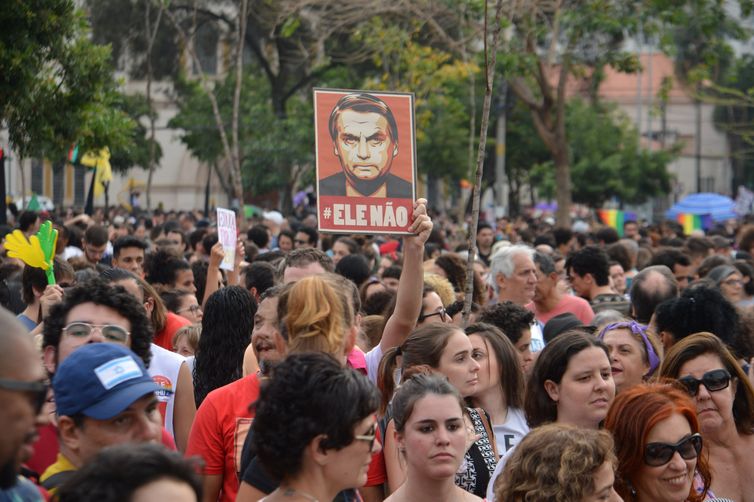  Manifestao Mulheres contra Bolsonaro no Largo da Batata, regio oeste de So Paulo