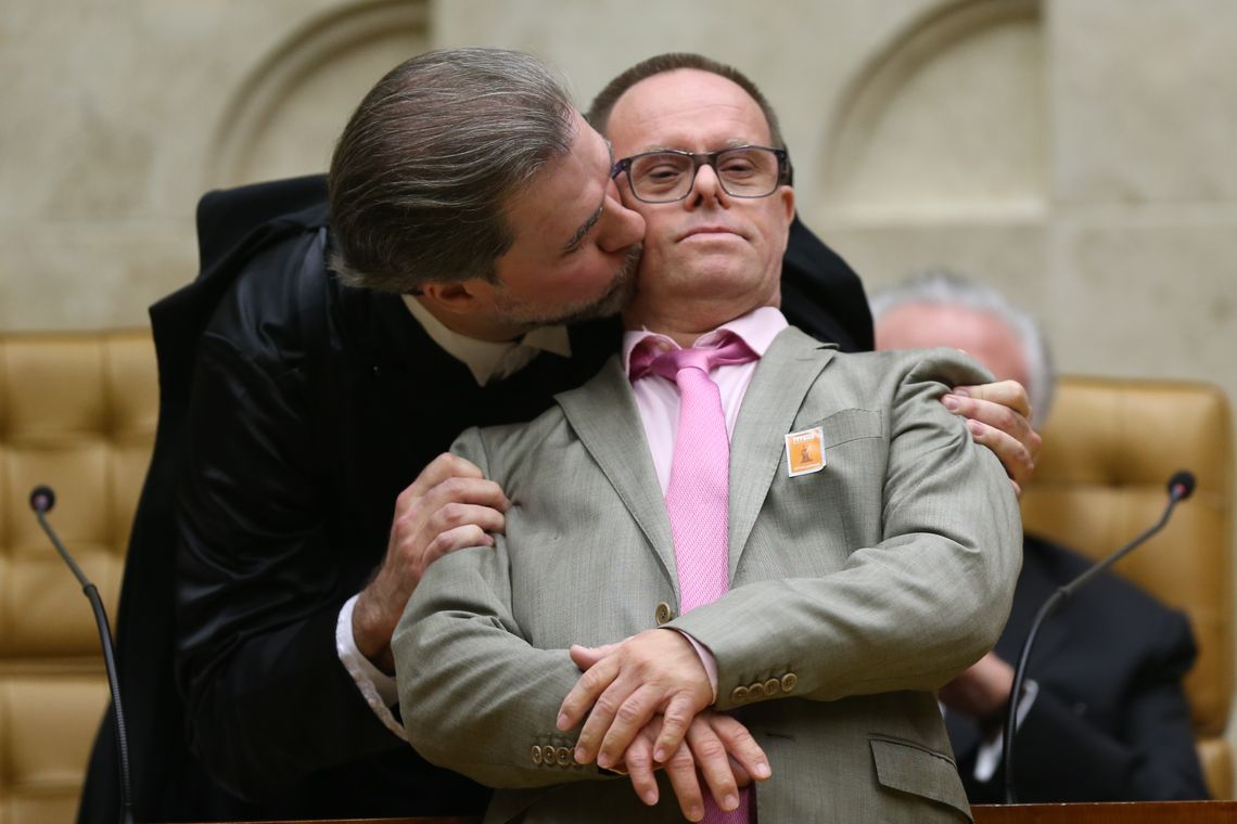 Fabio Rodrigues Pozzebom/Agência Brasil Durante sessão solene de posse, o novo presidente do Supremo Tribunal Federal (STF), ministro Dias Toffoli, cumprimenta seu irmão mais jovem, José Henrique.