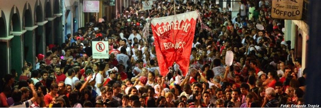 Bloco Vermelho e Branco em Ouro Preto (MG) Bloco Vermelho e Branco, em Ouro Preto (MG)