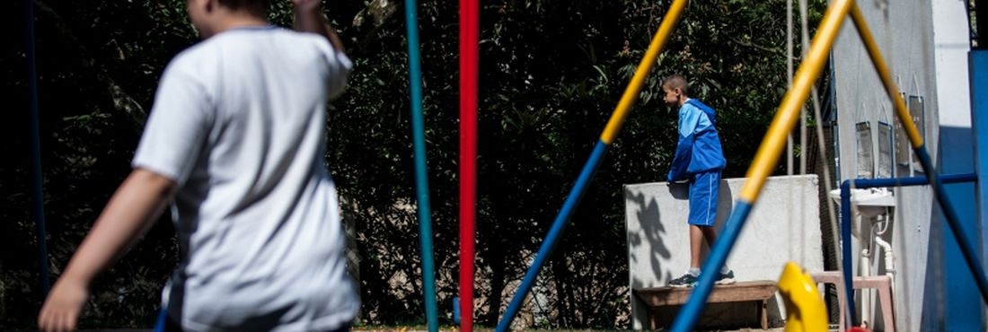 Criança autista - Dia Mundial - Autismo São Paulo - Alunos da Associação dos Amigos da Criança Autista (AUMA), na zona norte de São Paulo, realizam diversas atividades pedagógicas