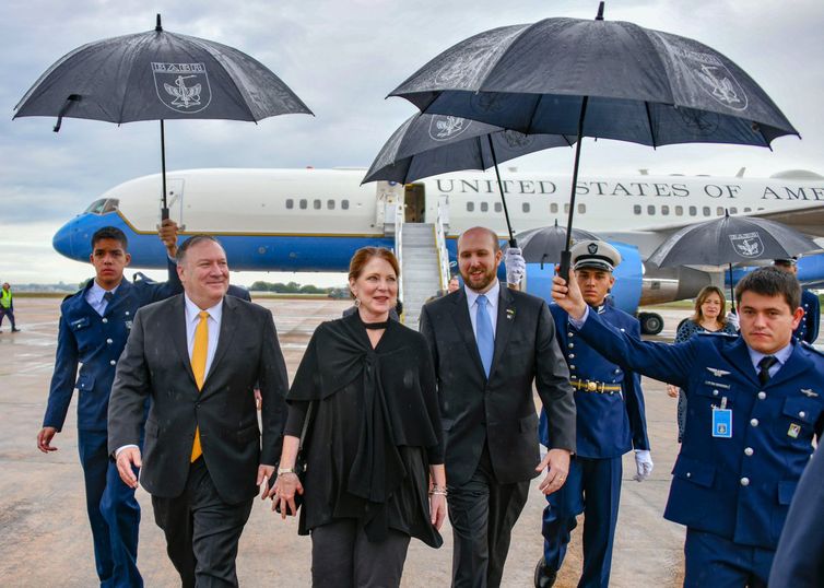 O secretário de Estado norte-americano, Mike Pompeo, chega em Brasília, onde vai acompanhar a posse do presidente eleito, Jair Bolsonaro.