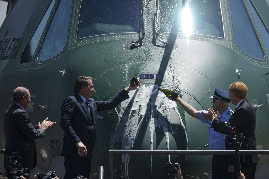  O presidente Jair Bolsonaro participa da cerimÃ´nia de entrega da aeronave KC-390 para a ForÃ§a AÃ©rea Brasileira.   