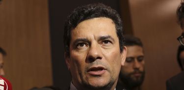 O ministro da Justiça e Segurança Pública, Sergio Moro, fala à imprensa na solenidade de entrega do Diploma de Mérito Coaf.