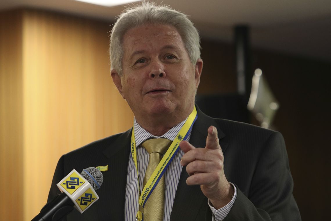 O novo presidente do Banco do Brasil, Rubem Novaes, durante cerimÃ´nia de transmissÃ£o do cargo na sede do Banco do Brasil