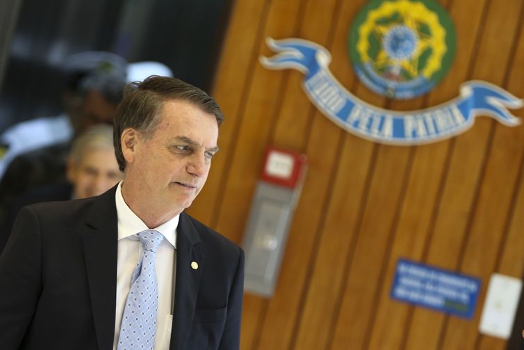 O Presidente eleito Jair Bolsonaro, fala com a imprensa após reunião com os futuros comandantes das Forças Armadas, no Comando da Marinha, em Brasília.