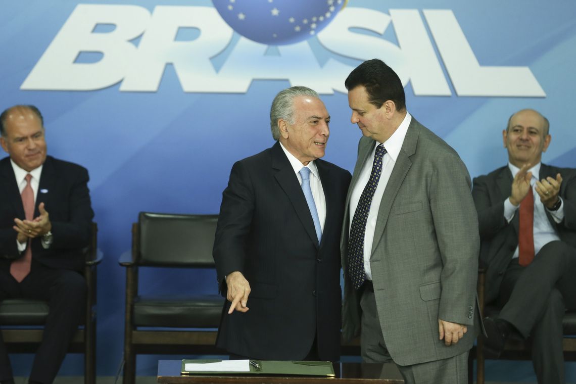 Valter Campanato/Agência Brasil Brasília - Presidente Michel Temer e o ministro da Ciência, Tecnologia, Inovações e Comunicações, Gilberto Kassab, durante sanção da Lei de Revisão do Marco Regulatório da Radiodifusão (Valter Campanato/Agência Brasil)