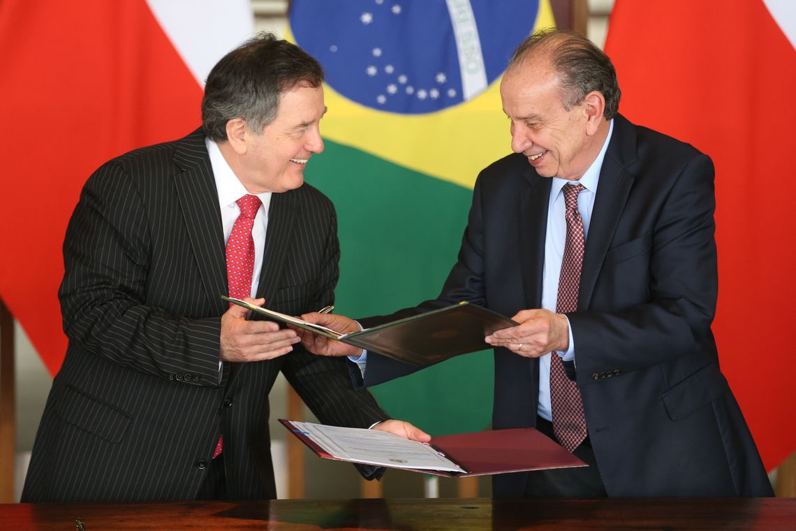 Fabio Rodrigues Pozzebom/Agência Brasil O ministro das Relações Exteriores do Chile, Roberto Ampuero e o ministro das Relações Exteriores Aloysio Nunes Ferreira durante assinatura de atos e declaração à imprensa, após a I Reunião do Diálogo Político-Militar Brasil-Chile.