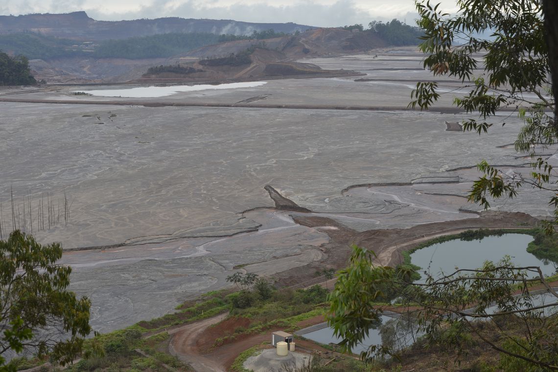 Antonio Cruz/ Agência Brasil Mariana (MG) - Barragens de Santarém e Fundão que romperam na quinta feira (5), trazendo destruição à zona rural de Mariana, em Minas Gerais. (Antonio Cruz/Agência Brasil)