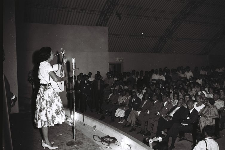 Inezita Barroso no auditório da Nacional de Brasília