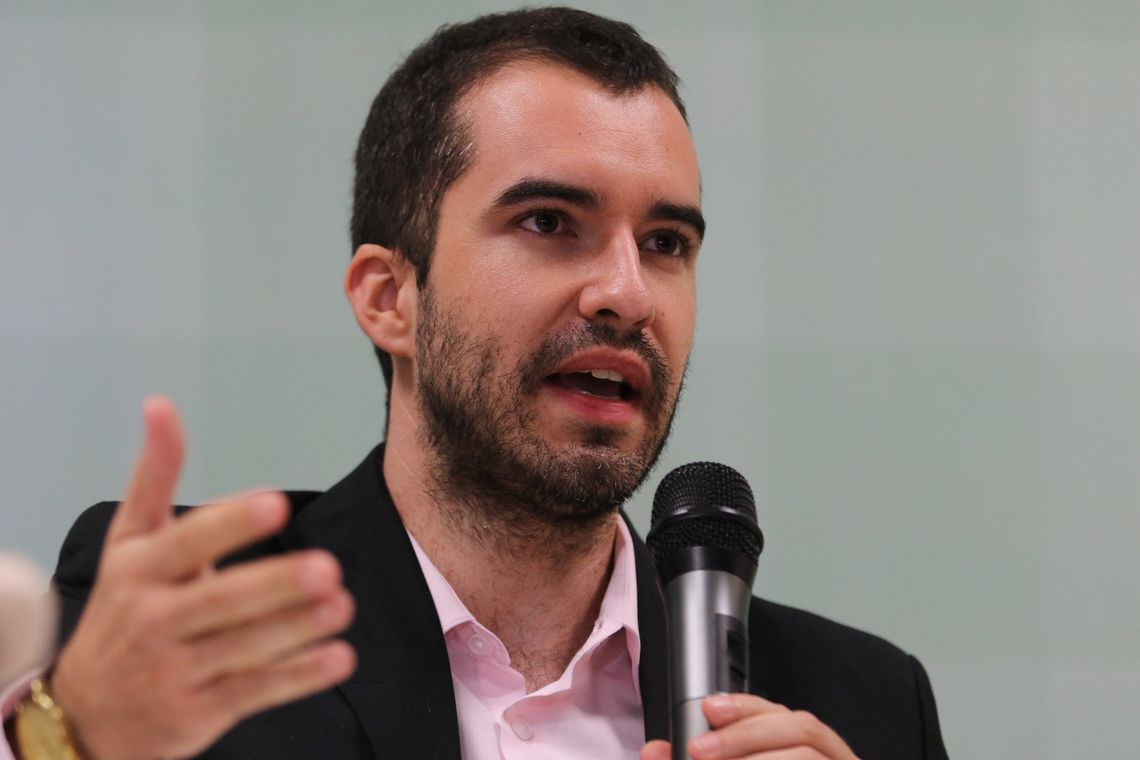 Fabio Rodrigues Pozzebom/Agência Brasil O diretor de suporte estratégico à Alfabetização do MEC, Eduardo Sallenave, lança o programa Conta pra Mim