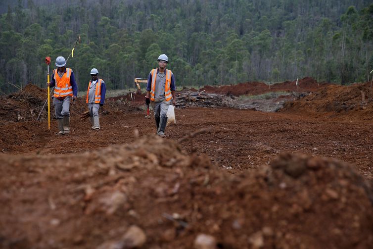 Mineradora Samarco e o canteiro de obras da Nova Bento Rodrigues Canteiro de obras da Nova Bento Rodrigues Tânia Rêgo/Agência Brasil