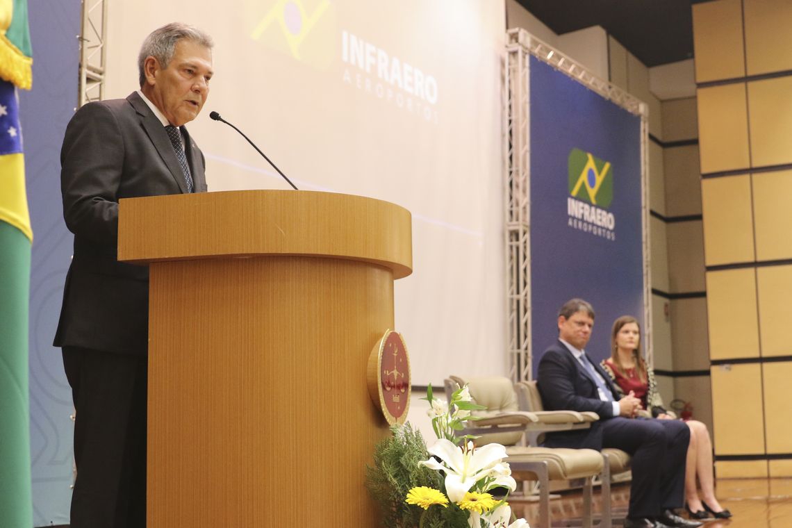 Valter Campanato/Agência Brasil Cerimônia de posse do presidente da Empresa Brasileira de Infraestrutura Aeroportuária (Infraero), tenente-brigadeiro-do-ar Hélio Paes de Barros Júnior.