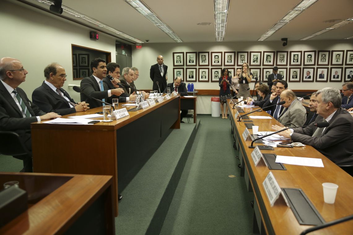 José Cruz/Agência Brasil O deputado JHC fala durante audiência das comissões de Minas e Energia e de Agricultura, Pecuária, Abastecimento e Desenvolvimento Rural para debater a comercialização direta de etanol hidratado.