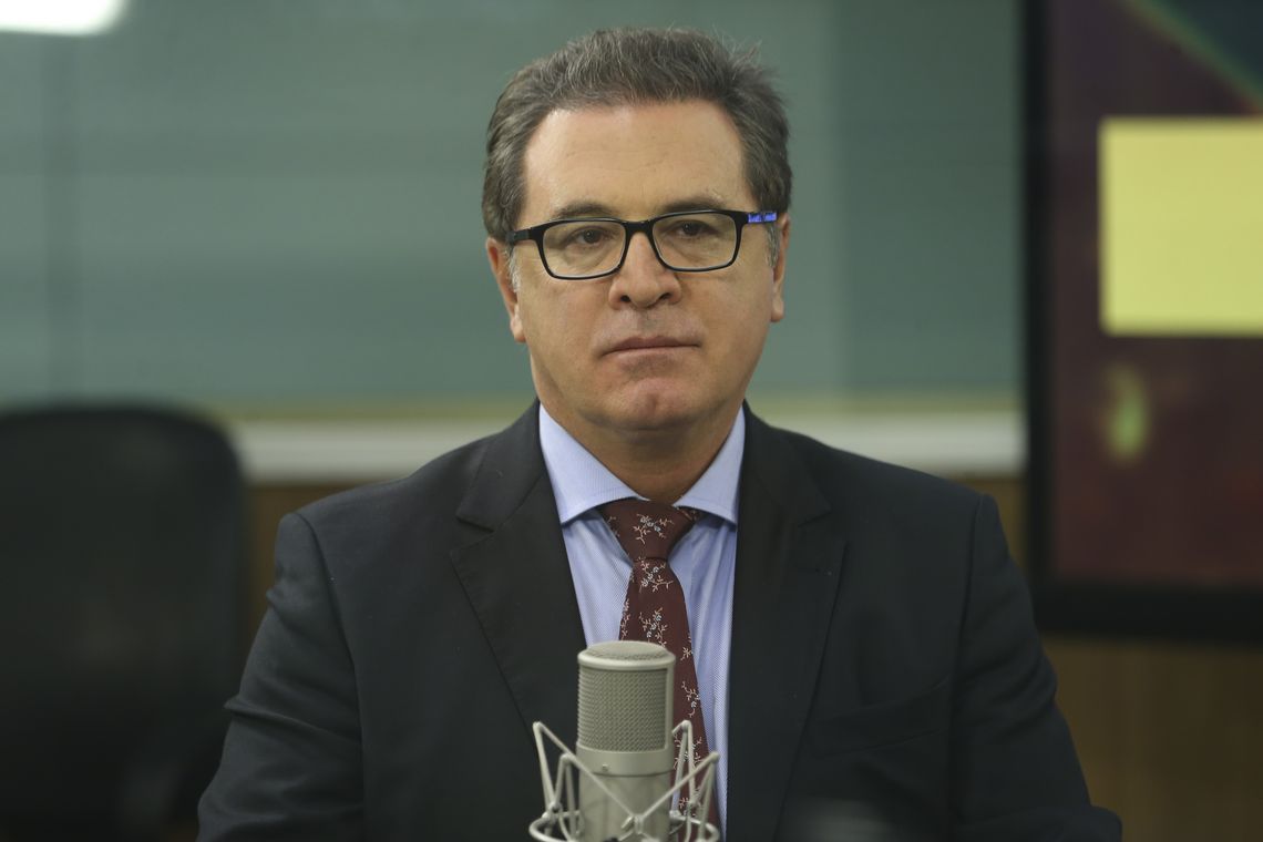 Valter Campanato/Agência Brasil O ministro do Turismo, Vinicius Lummert durante entrevista ao programa Por Dentro do Governo.