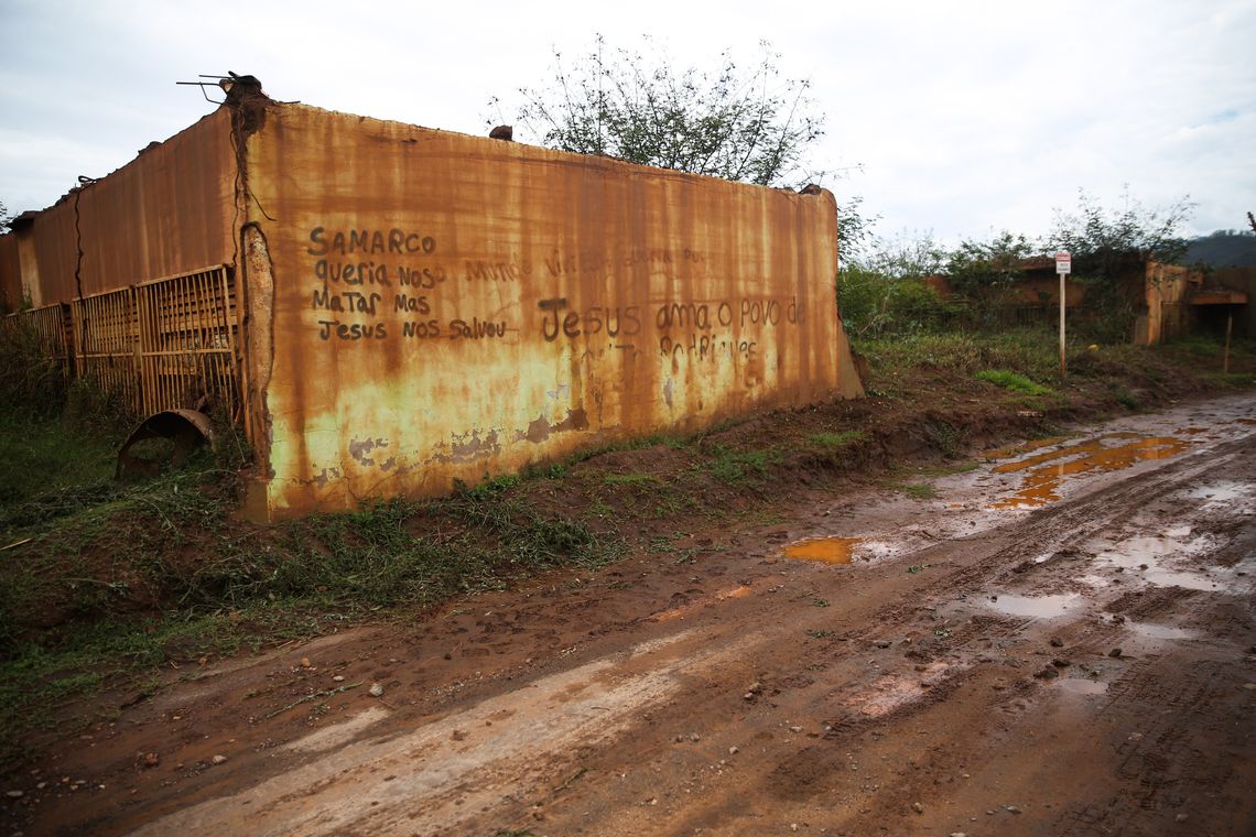 José Cruz/Agência Brasil Mariana (MG) - Ruínas em Bento Rodrigues, distrito de Mariana, dois anos após a tragédia do rompimento da Barragem de Fundão, da mineradora Samarco (José Cruz/Agência Brasil)