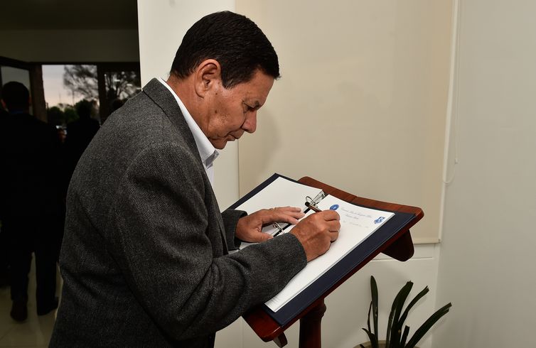 ASSCOM/VPR O vice-presidente do Brasil, Hamilton Mourão, chega em Bogotá, Colômbia, para participar de reunião do Grupo Lima.