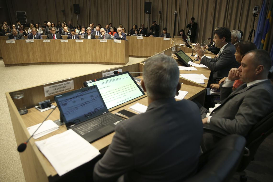 José Cruz/Agência Brasil O ministro da Saúde, Luiz Henrique Mandetta, participa da 7ª Reunião Ordinária da Comissão Intergestores Tripartite, na sede da Organização Pan-americana de Saúde (Opas), em Brasília.