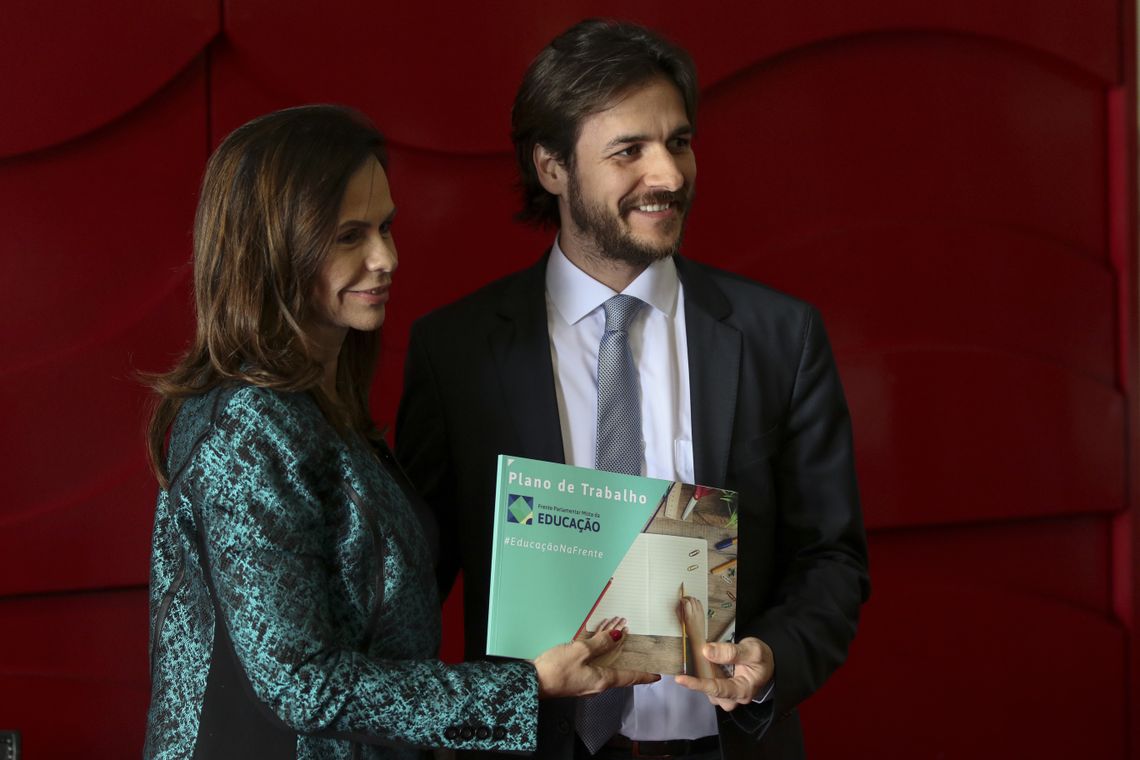 Fabio Rodrigues Pozzebom/Agência Brasil Os deputados Proferssora Dorinha e Pedro Cunha Lima, participam do Dia de Mobilização pela Educação - #EducaçãoNaFrente no Salão Nobre do Senado Federall