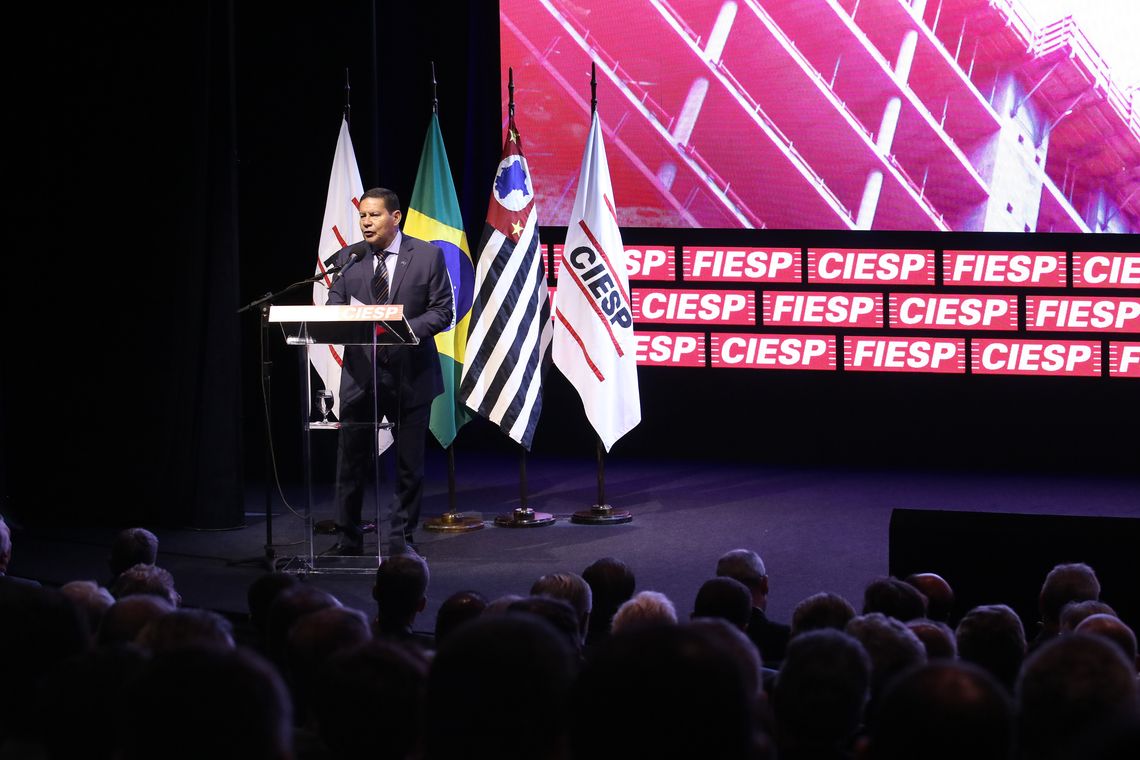 O vice-presidente da República, general Hamilton Mourão, participa da abertura do 13º ConstruBusiness - Congresso Brasileiro da Construção, na Fiesp.