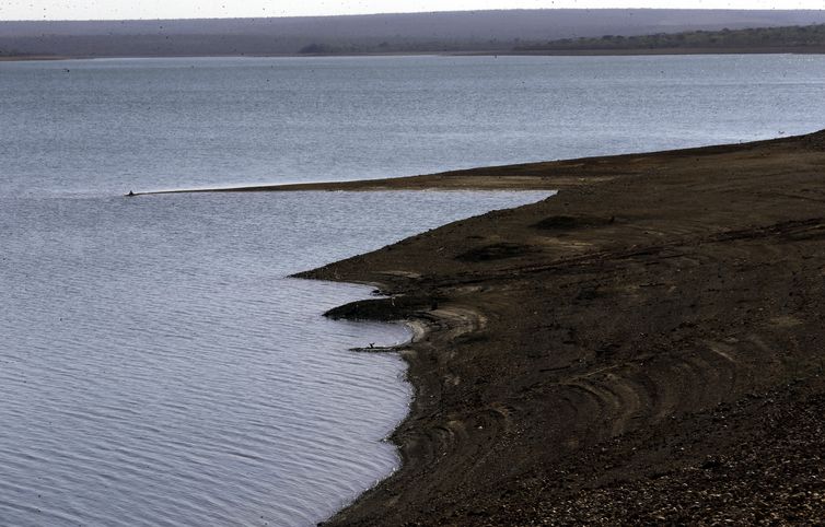 BrasÃ­lia - Barragem de Santa Maria apresenta nÃ­vel baixo de água (Fabio Rodrigues Pozzebom/Agência Brasil)