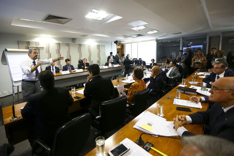 Marcelo Camargo/Agência Brasil O ministro da Educação, Abraham Weintraub, durante audiência pública na Comissão de Educação, Cultura e Esporte do Senado.