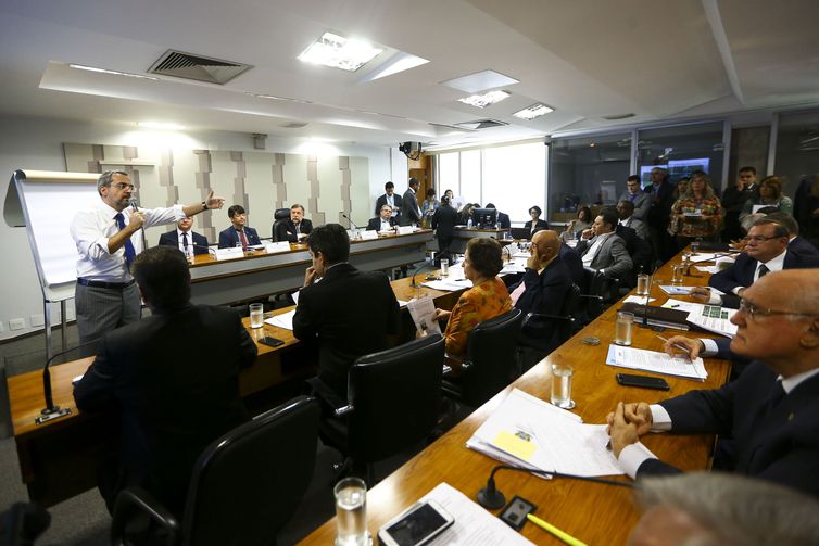  O ministro da Educação, Abraham Weintraub, durante audiência pública na Comissão de Educação, Cultura e Esporte do Senado.