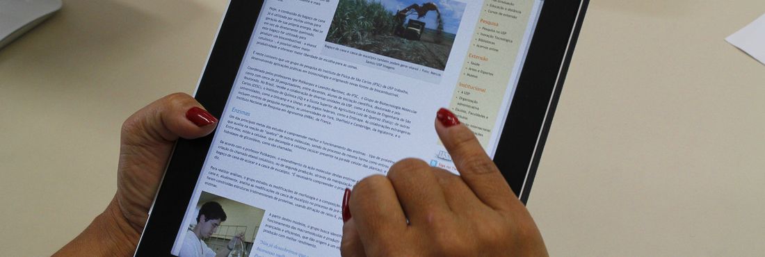 Tablet Dispositivo pessoal em formato de prancheta que pode ser usado para acesso à Internet, organização pessoal, visualização de fotos, vídeos, leitura de livros, jornais e revistas e para entretenimento com jogos