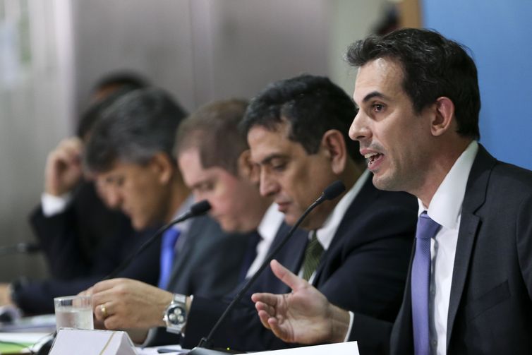Técnicos do ministério da Economia dão entrevista coletiva para detalhar o texto da proposta de reforma da Previdência
