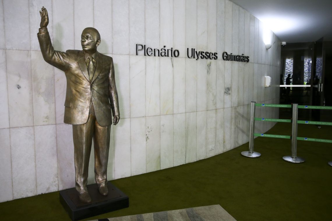  A Câmara dos Deputados realiza inauguração de estátua de Ulysses Guimarães e sessão solene em homenagem aos 103 anos de seu nascimento.