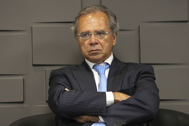 Fabio Rodrigues Pozzebom/Agência Brasil O ministro da Economia, Paulo Guedes , durante a cerimônia de transmissão do cargo do novo presidente do Banco do Brasil, Rubem Novaes.