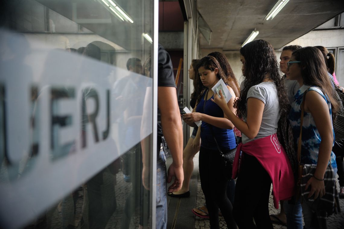 Rio de Janeiro - Candidatos participam do Exame Nacional do Ensino Médio (Enem) na Uerj (Fernando Frazão/Agência Brasil)