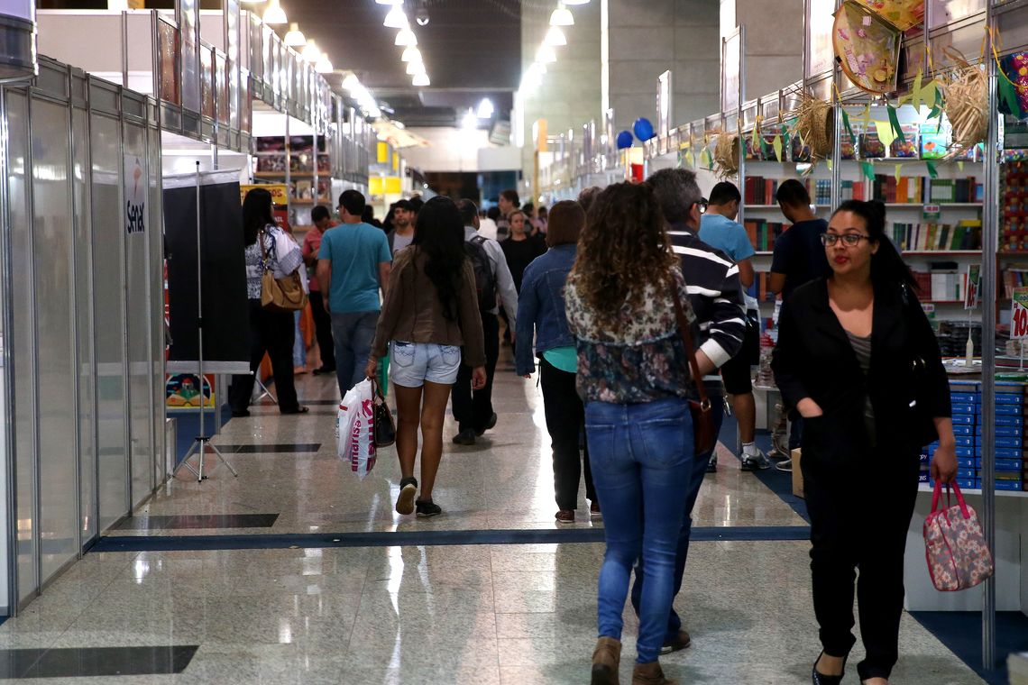 Wilson Dias/Agência Brasil Brasília - 33ª Feira do Livro de Brasília. Na programação tem debates, recitais, palestras, apresentações culturais e lançamentos de livros (Wilson Dias/Agência Brasil)