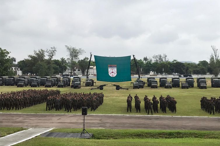 O Exército realiza solenidade de apronto dos militares que participarão da Operação Acolhida, em Roraima, no 31º Grupamento de Artilharia de Campanha Escola, na Vila Militar