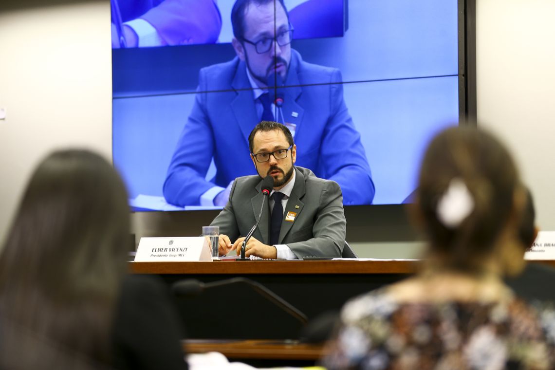 Marcelo Camargo/Agência Brasil O presidente do Instituto Nacional de Estudos e Pesquisas Educacionais Anísio Teixeira (Inep), Elmer Coelho Vicenzi, participa de audiência pública na Comissão de Educação da Câmara para debater as condições para realizar o Enem 2019.
