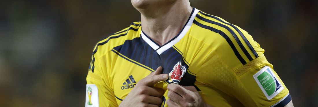 ap20140624-rodriguez-comemora-gol James Rodriguez mostra o amor à camisa colombiana após marcar o quarto gol do time na partida contra o Japão