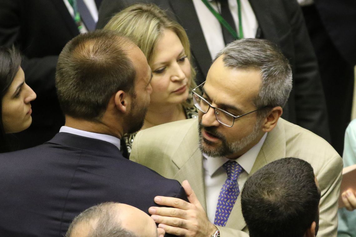 Fabio Rodrigues Pozzebom/Agência Brasil O ministro da Educação, Abraham Weintraub, na Câmara dos Deputados para detalhar como será feito o bloqueio de verbas de universidades públicas e institutos federais. O ministro foi convocado para falar sobre bloqueio de recursos.