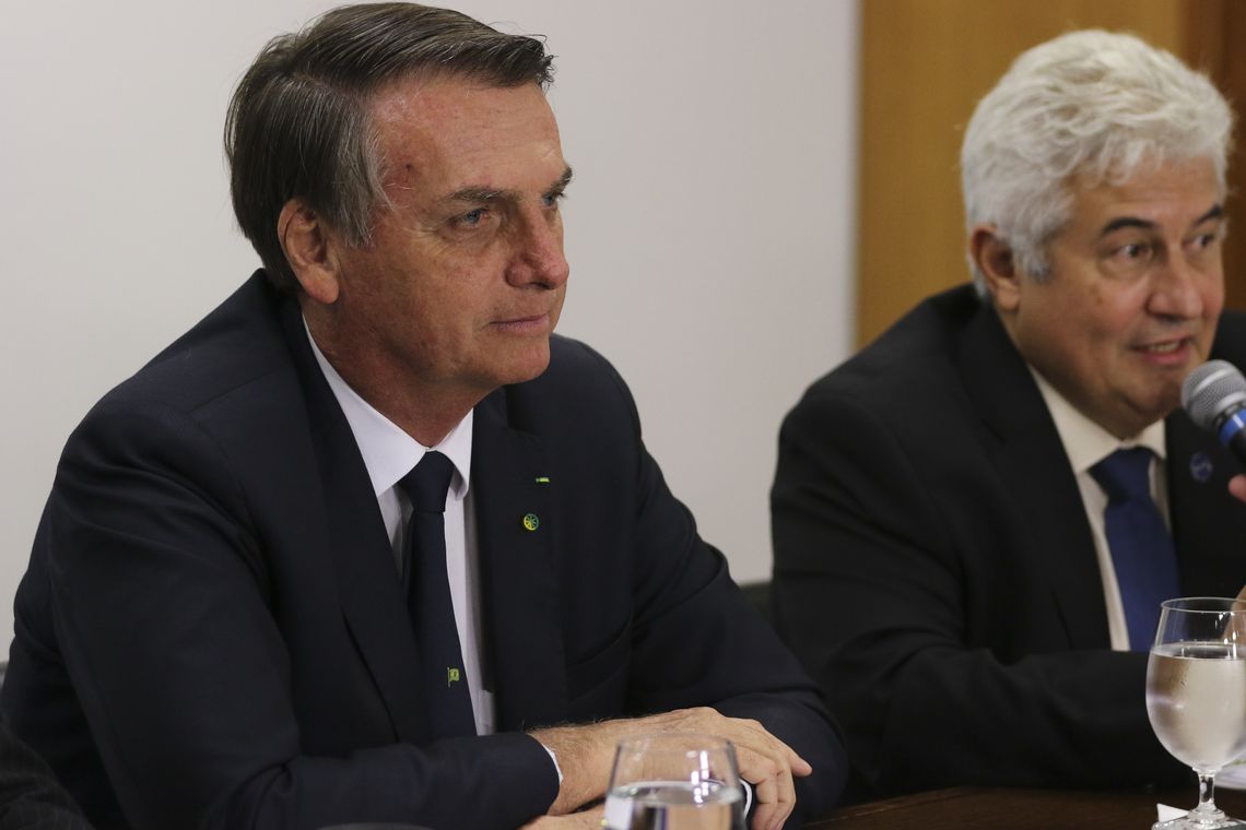 Valter Campanato/Agência Brasil O presidente Jair Bolsonaro e o ministro da Ciência, Tecnologia, Inovações e Comunicações, Marcos Pontes, durante videoconferência com escola atendida pelo programa Gesac.