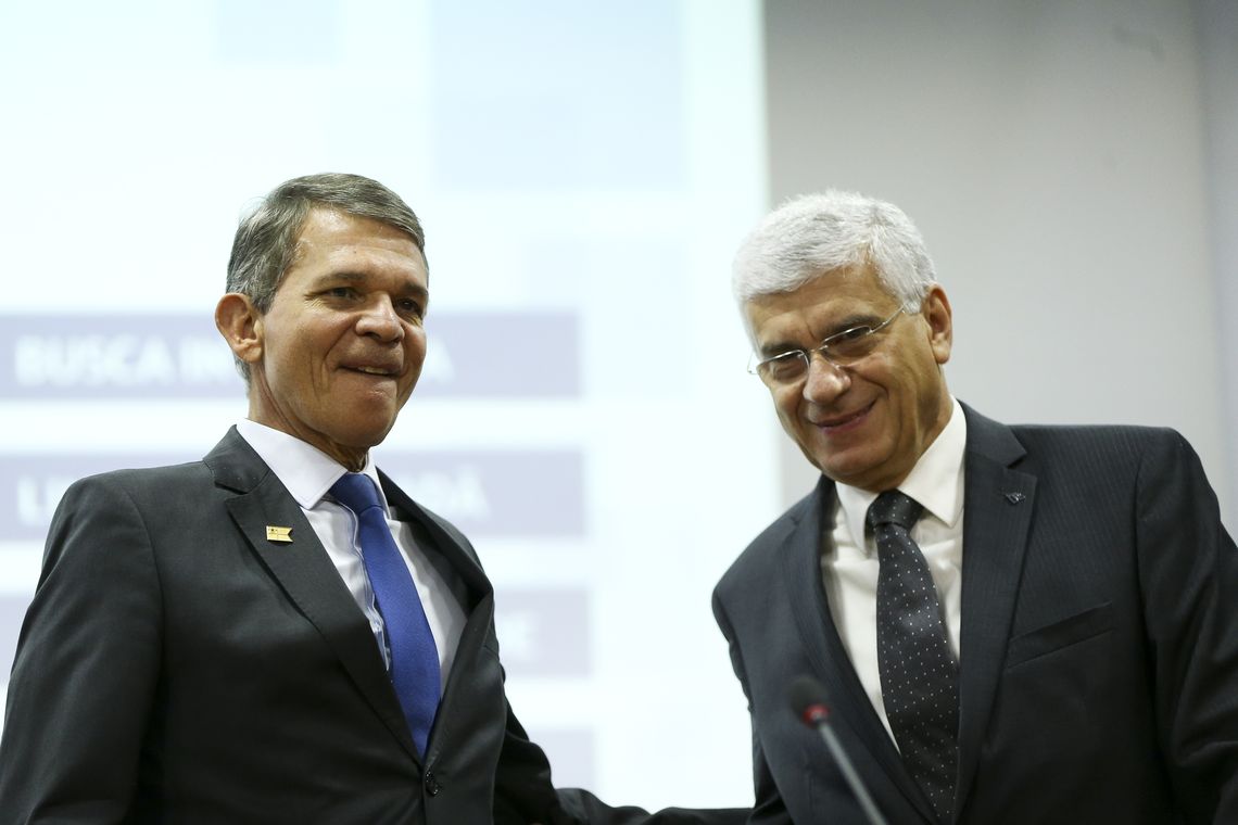 Marcelo Camargo/Agência Brasil O ministro da Defesa, Joaquim Silva e Luna, e o secretário da Receita Federal, Jorge Rachid, durante o lançamento do novo Portal da Transparência do governo federal.