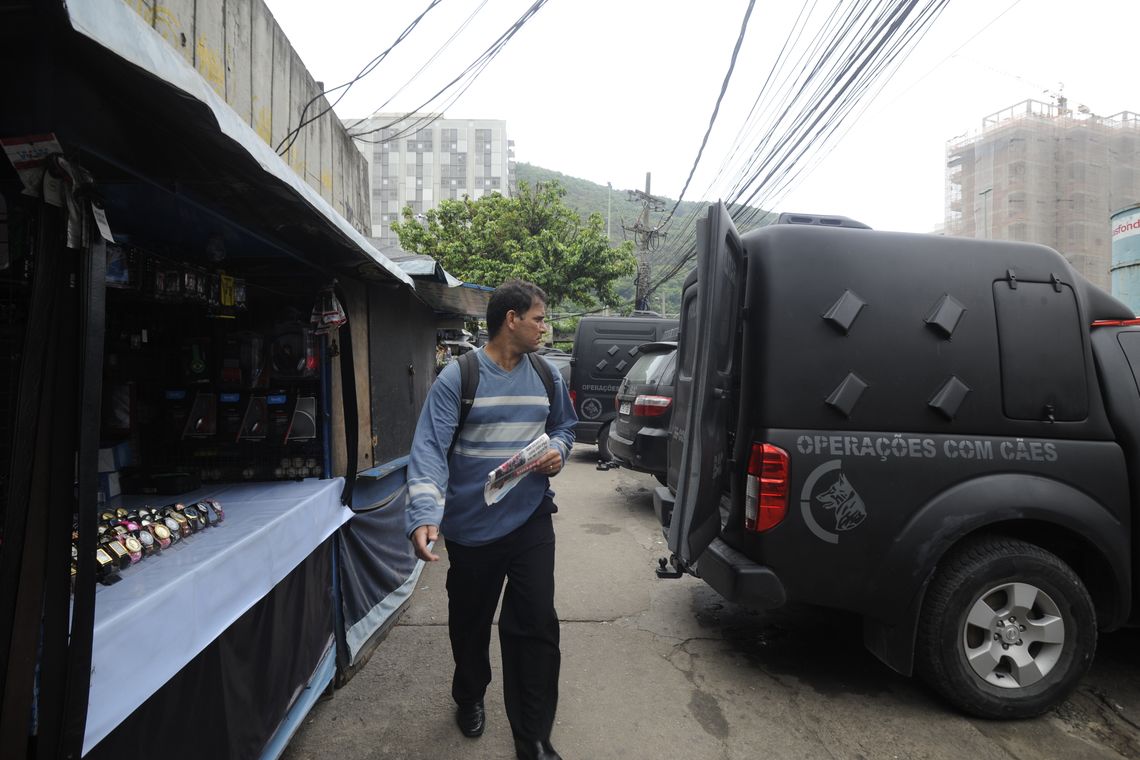 Tânia Rêgo; Agencia Brasil Rio de Janeiro - Policiais do Batalhão de Operações Especiais, do Batalhão de Polícia de Choque e UPPs reforçam o policiamento na comunidade da Rocinha.
