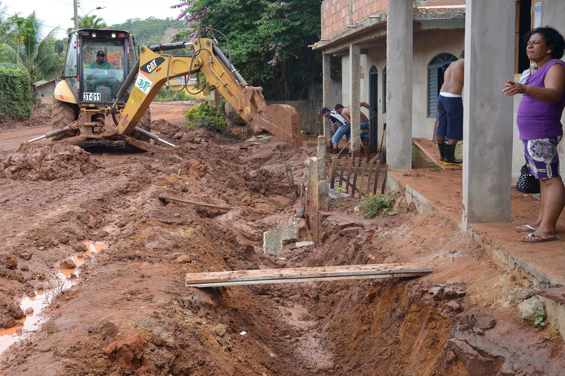 Antonio Cruz/ Agência Brasil Barra Longa(MG) - A cidade de Barra Longa/MG, atingida pela enxurrada de lama tóxica proveniente do rompimento da barrragem tenta se recuperar dos transtornos causados pelo incidente (Antonio Cruz/Agência Brasil)