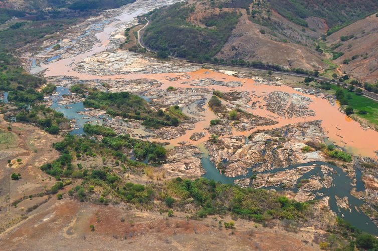 Resplendor (MG) - Imagem aéra mostra a a lama no Rio Doce, na cidade Resplendor ( Fred Loureiro/ Secom ES)