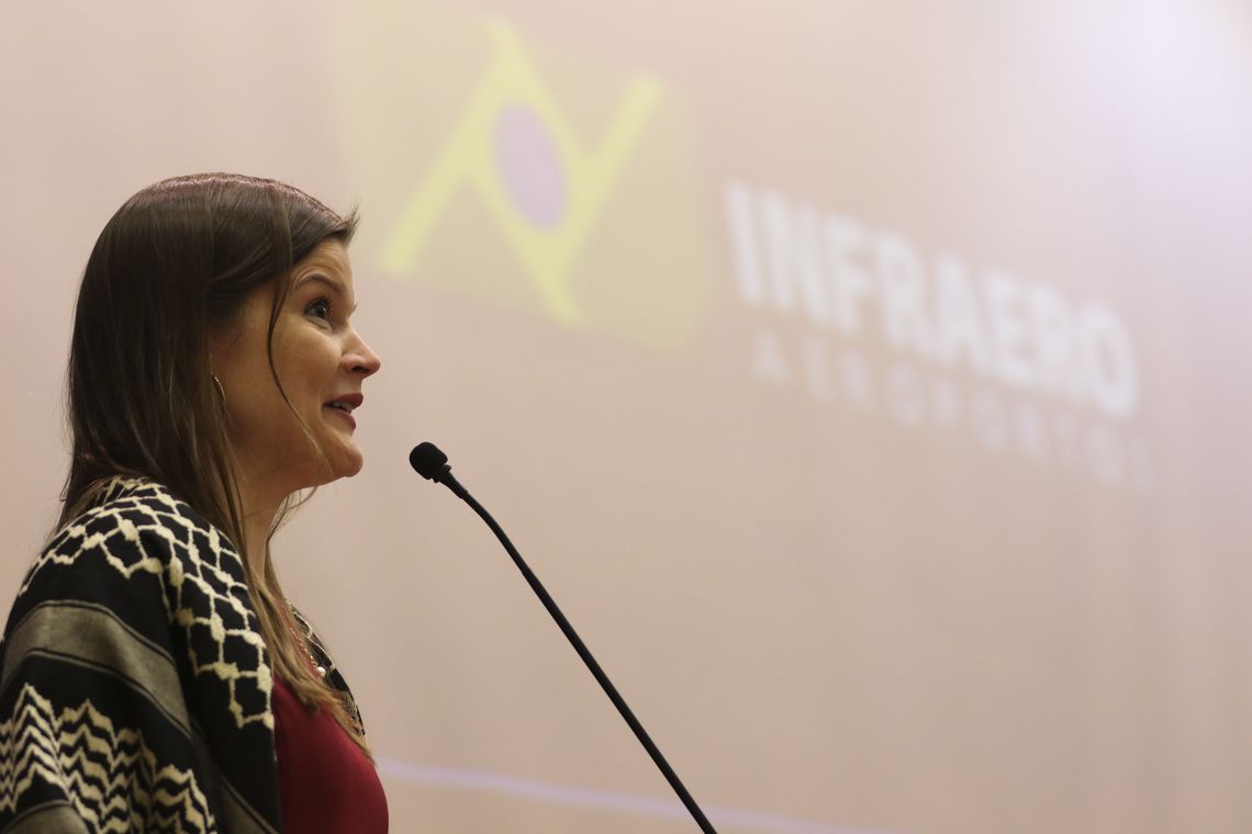Valter Campanato/Agência Brasil A ex-presidente da Infraero Martha Seillier durante cerimônia de posse do novo presidente da Empresa Brasileira de Infraestrutura Aeroportuária (Infraero), tenente-brigadeiro-do-ar Hélio Paes de Barros Júnior.